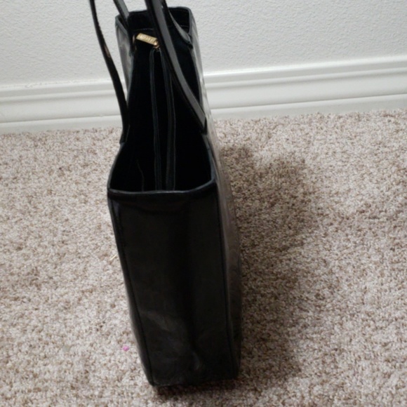 CHANEL SHOULDER Bag - Picture 4 of 8